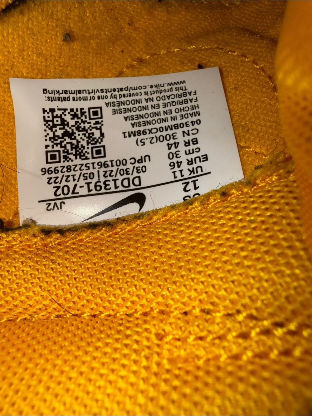 Nike Maroon & Gold Low-Top Sneakers - Picture 4 of 4